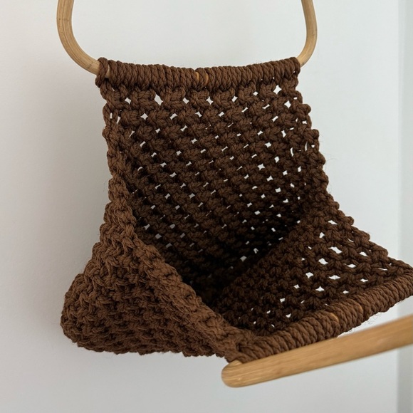 Vintage 1970s brown boho crochet knit tote bag with wood handles - Picture 2 of 4